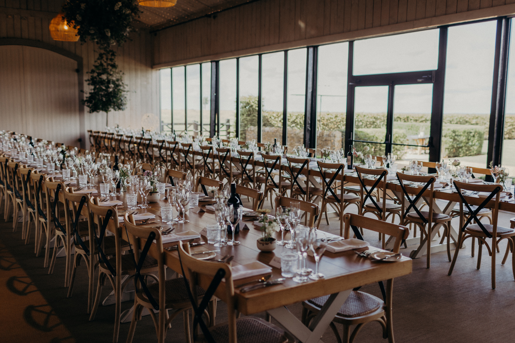 Ellie στο Andrea Hawkes για το γάμο της Primrose Hill Farm στο Oxfordshire 53 Ellie και Harry Primrose Hill Farm LMD υποβολή τοπίου 1