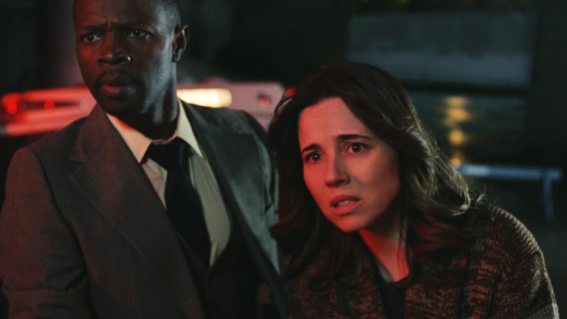 Ο Sean Patrick Thomas και η Linda Cardellini στην κατάρα της Llorona