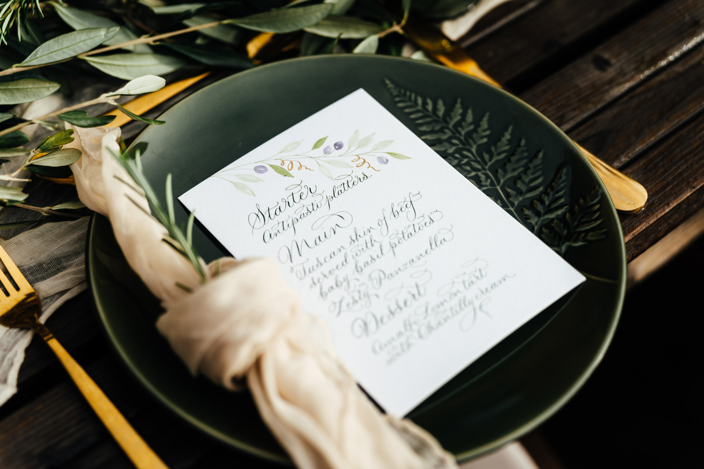 Ιταλικά εμπνευσμένες από γάμο ιδέες με Sunlit Yellows & Handwritten Calligraphy 41 Καλοκαίρι στην Τοσκάνη Γάμος Έμπνευση από τη φεγγάρι και την καλλιγραφία της παλίρροιας και της φωτογραφίας της Hannah Hall 73